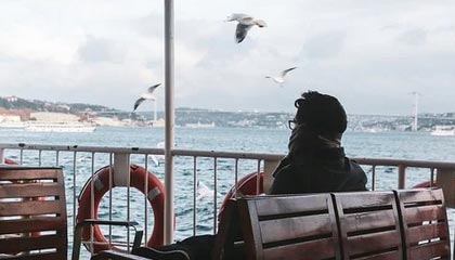 《绯闻风暴：顶流小生为爱拒演，资本之女成焦点》