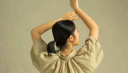 闪婚疑云！实力派女星无名指钻戒引爆热搜，工作室沉默背后的真相